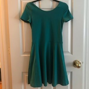Green scoop neck dress